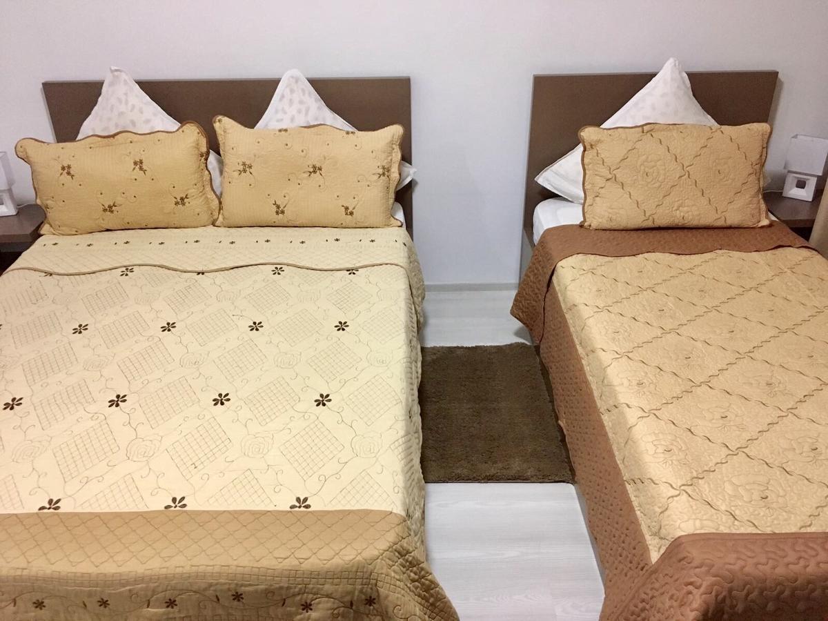 Fast Airport Accomodation Otopeni Eksteriør bilde