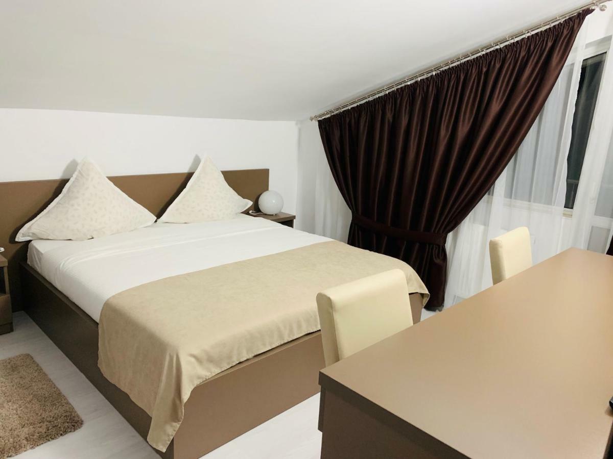 Fast Airport Accomodation Otopeni Eksteriør bilde